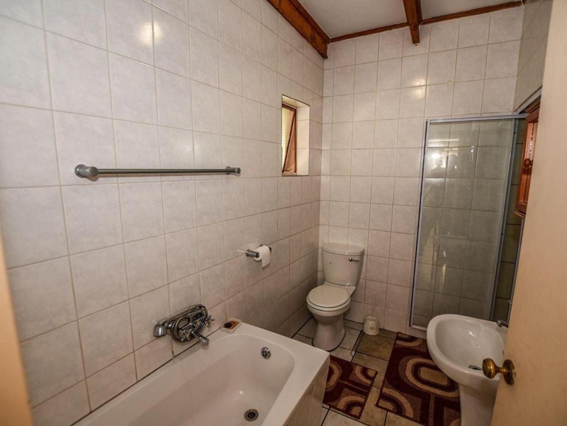 Ingwe Guesthouse Mbombela Екстериор снимка